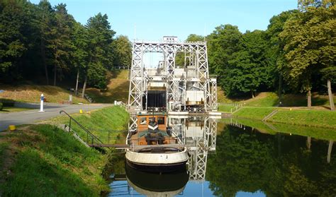 de scheeps lift bij het calledonian chanel|Vier hydraulische scheepsliften in Wallonië op UNESCO .